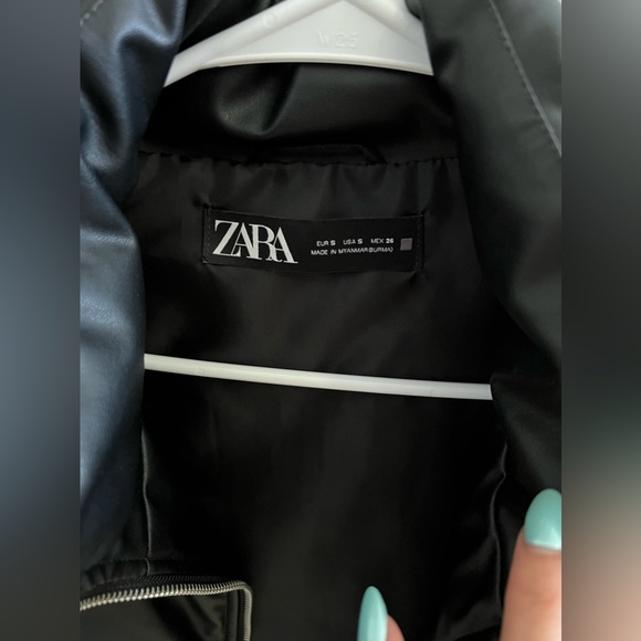 Zara puffer vest size small - Picture 3 of 6